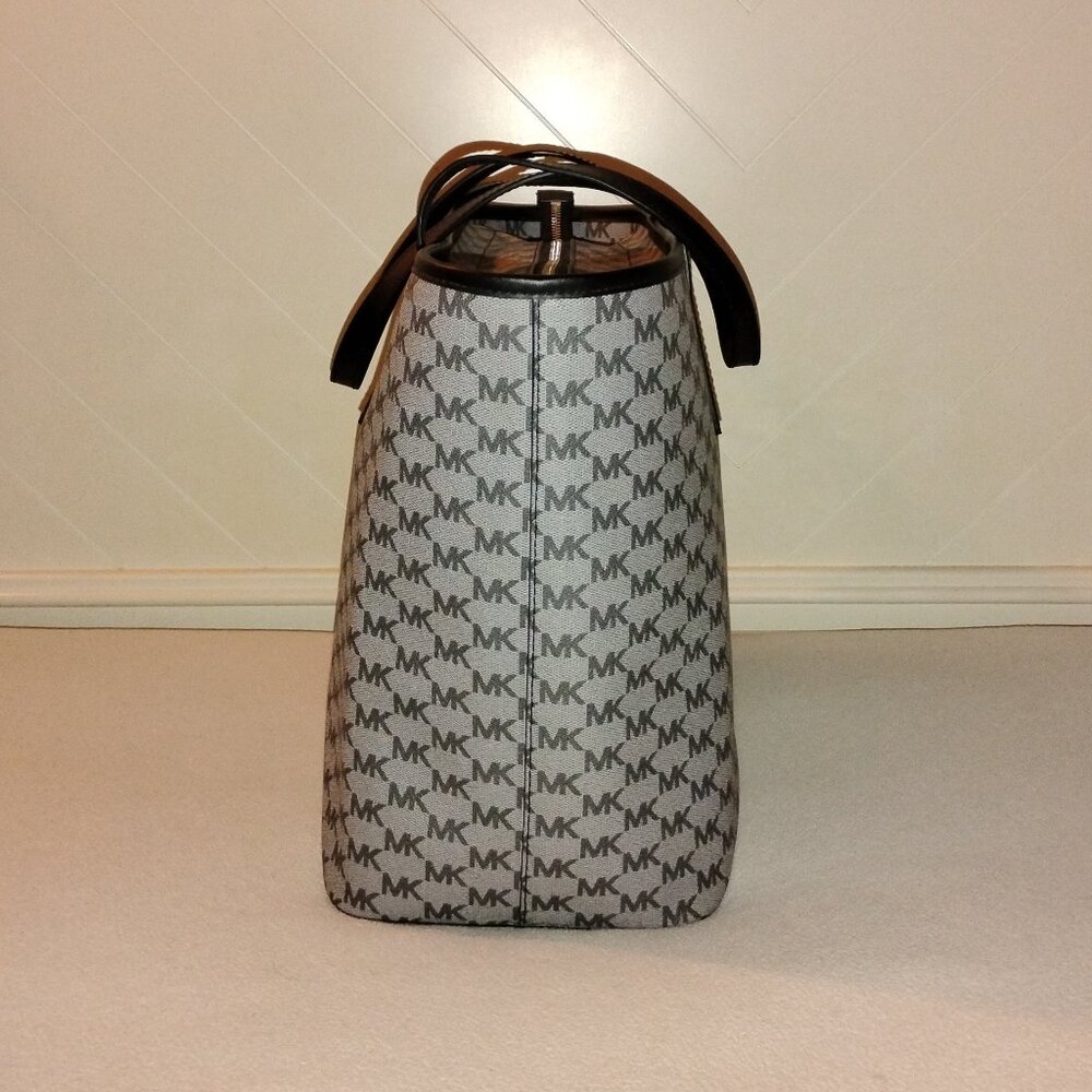 Michael Kors Emry Zip Top Tote - Large ,Black/Gray Monogram - Picture 4 of 14